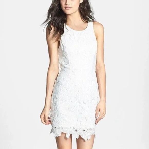 ASTR White Floral Fitted Lace Sheath Mini Dress Size Small - Picture 1 of 12